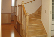 自然塗料を使用した滑りにくい階段